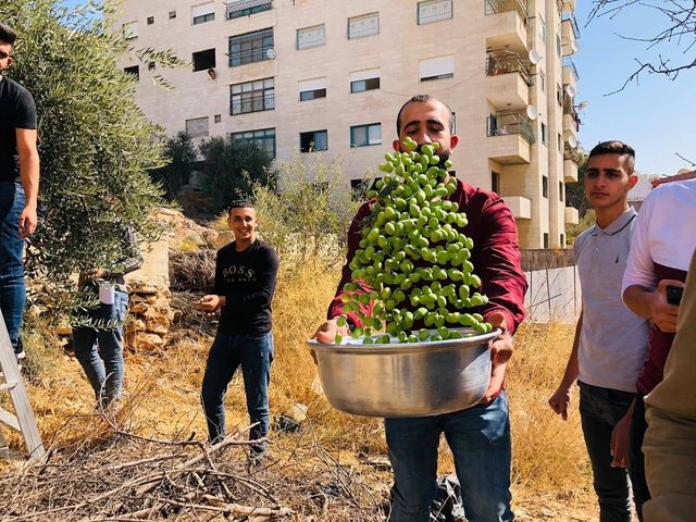 اختتام "ساعة تطوّع لأجل فلسطين" للمطران عازر 