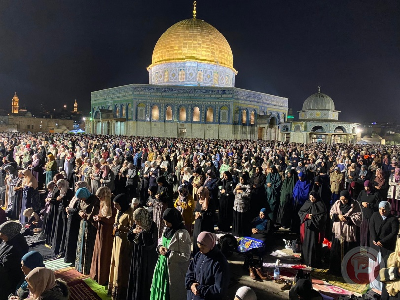 صور- في ليلة القدر.. الأقصى ممتلئ حتى مطلع الفجر