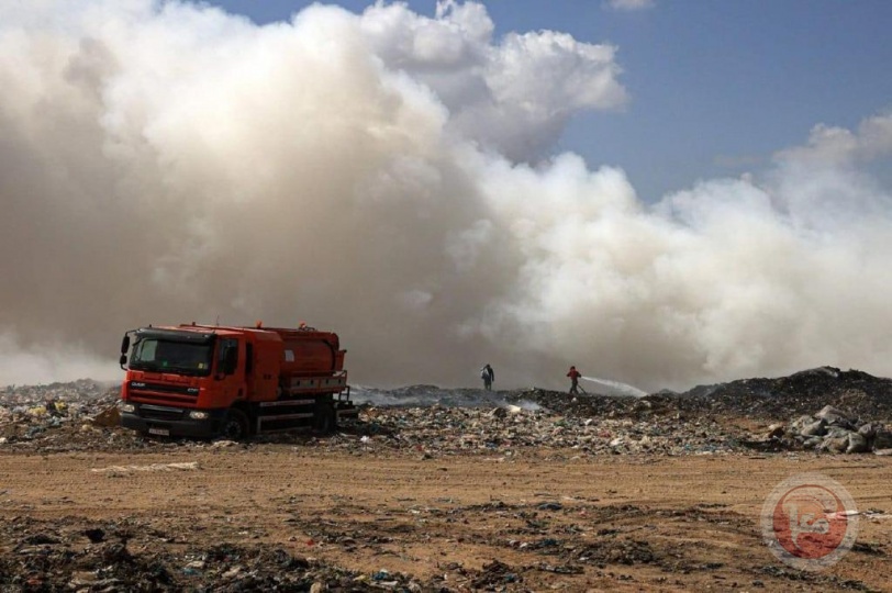الضمير تحذر من كارثة بيئية محققة في غزة نتيجة الحرائق المتكررة بمكب النفايات