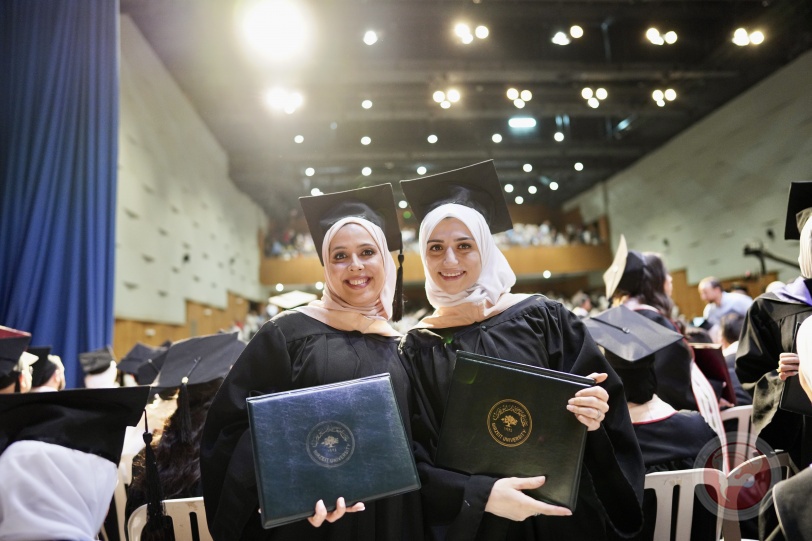 جامعة بيرزيت تحتفل بتخريج طلبة الدورة الصيفية من الفوج 48