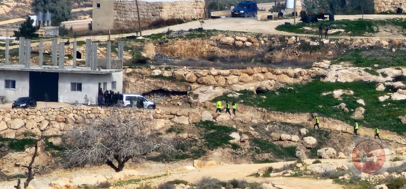 الاحتلال يهدم منزلا وغرفة زراعية في قرية البرج جنوب غرب الخليل