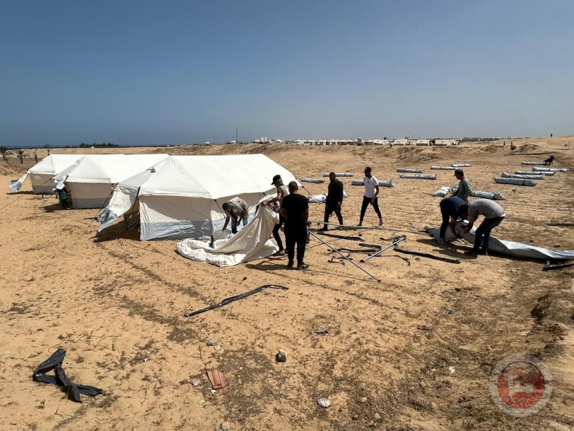 توزيع 84 خيمة على النازحين في محافظة رفح