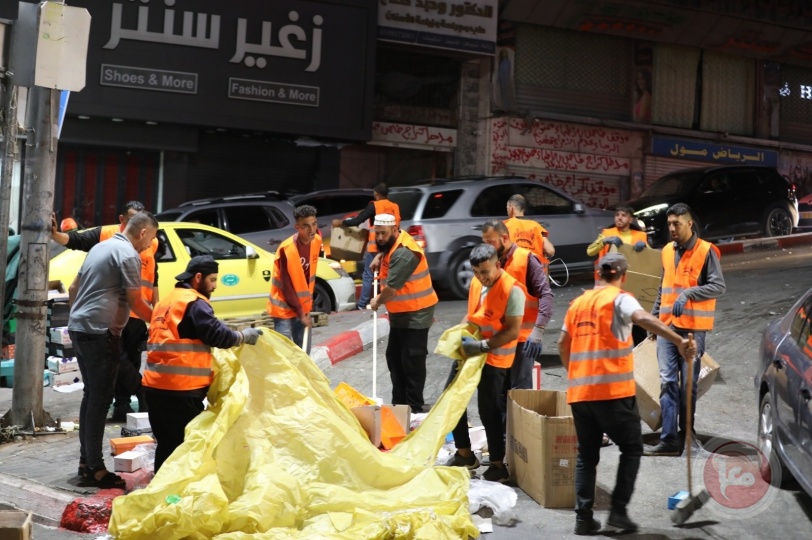 صور- آلاف المواطنين يؤدون صلاة عيد الاضحى في الحرم الإبراهيمي 