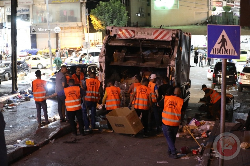 صور- آلاف المواطنين يؤدون صلاة عيد الاضحى في الحرم الإبراهيمي 