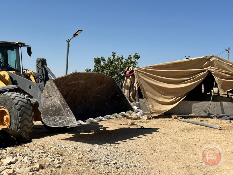 بالصور..الاحتلال يهدم ثلث مساكن تجمع ام الخير في مسافر يطا 