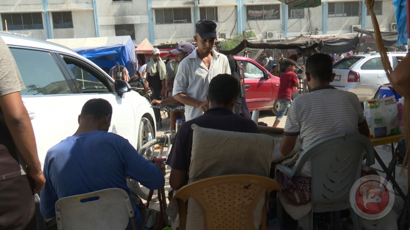 مهمة مستحيلة لشراء الأحذية الجديدة بغزة