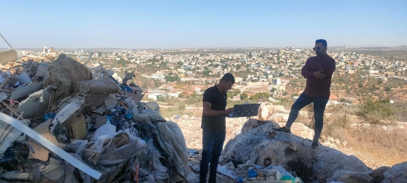 قلقيلية: سلطة جودة البيئة تتابع عدة شكاوى حول تهريب نفايات إسرائيلية للمحافظة