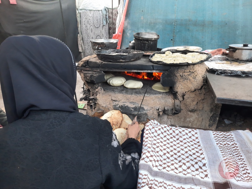 من نازحة لصاحبة مشروع النساء في مخيمات النزوح.. العمل أو الموت جوعا