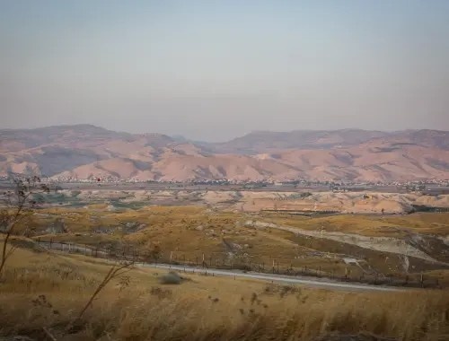 مستوطنون يسيجون أراض رعوية في الأغوار الشمالية