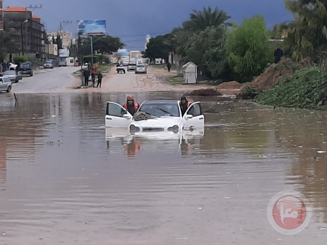 غزة- الدفاع المدني يتعامل مع 92 مهمة خلال المنخفض الجوي