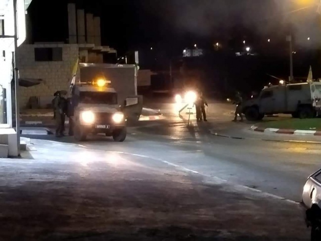 الإحتلال يشن حملة اعتقالات ومداهمات بعد إطلاق النار على مستوطن بنابلس