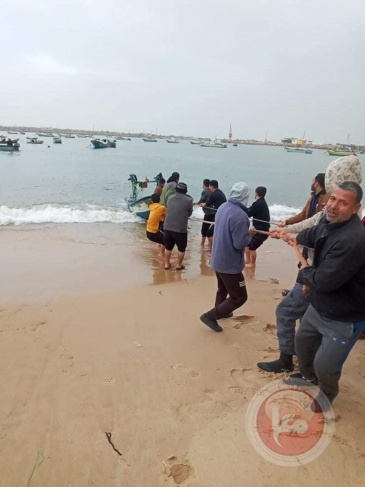 بحرية الاحتلال تعتقل اثنين من الصيادين شمال قطاع غزة