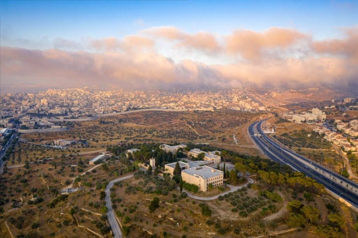 جامعة نوتردام في الطنطور القدس تطلق برنامجا تعليمياً جديدا في البرمجة 