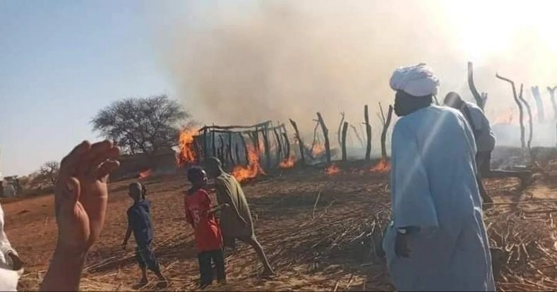 نيران تخرج من باطن الأرض وتلتهم عشرات المنازل في السودان (صور)