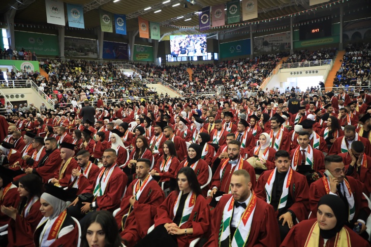 الجامعة العربية الأمريكية تحتفل بتخريج الفوج العشرين من طلبتها