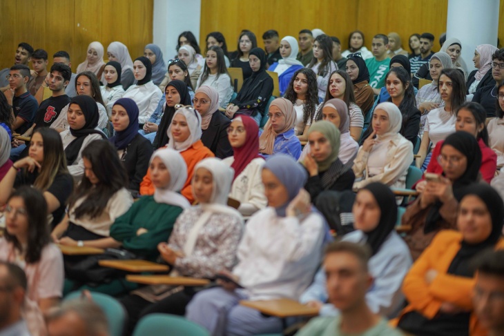 جامعة القدس تستقبل طلبتها الجدد من كليات طب البشري والأسنان والمهن الصحية والصحة العامة والصيدلة