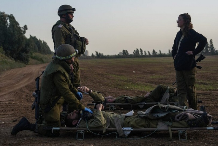 The Israeli army: 8 soldiers were injured in Gaza within 24 hours