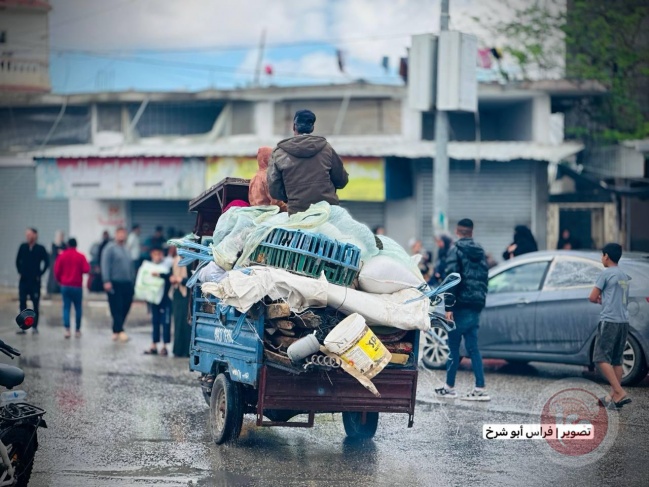 The occupation forces force displaced people in the northern Gaza Strip to return to displacement