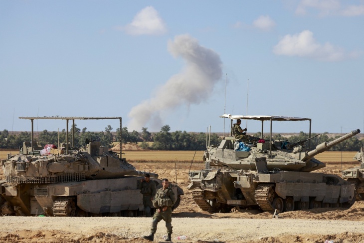 The Israeli army begins advancing towards the Philadelphia axis