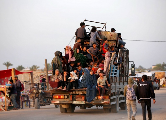 A massive exodus of thousands of citizens from Rafah to the western Gaza Strip