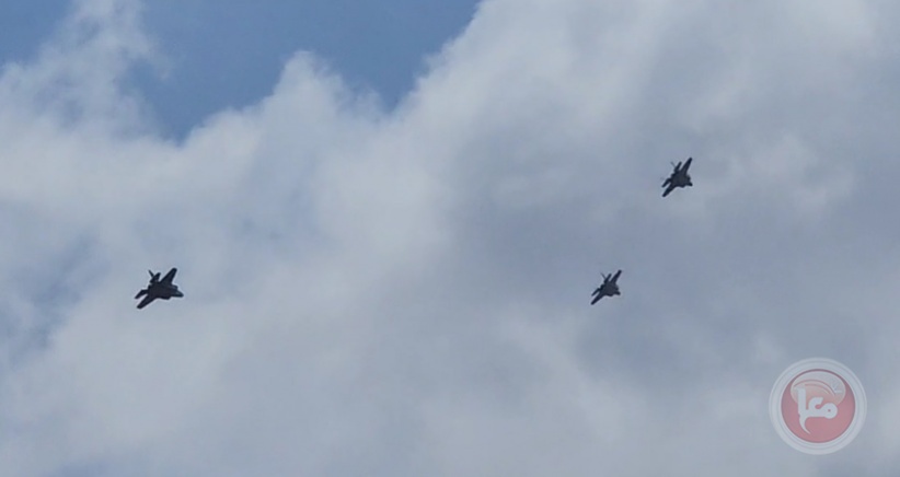 A display of occupation warplanes in the sky of Jerusalem - as settlers storm Al-Aqsa