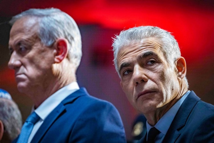 Lapid calls on Gantz to withdraw from “the worst government in the history of Israel.”