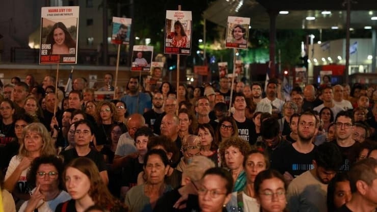 Demonstrations in Israel demanding an exchange deal and the dismissal of the government