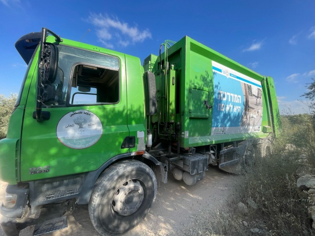 The occupation confiscates a waste collection vehicle east of Salfit