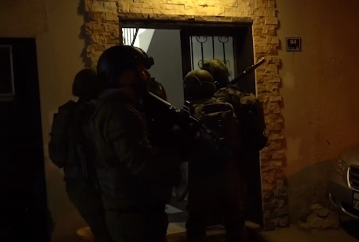 The occupation forces arrest 3 citizens from the town of Bani Naim