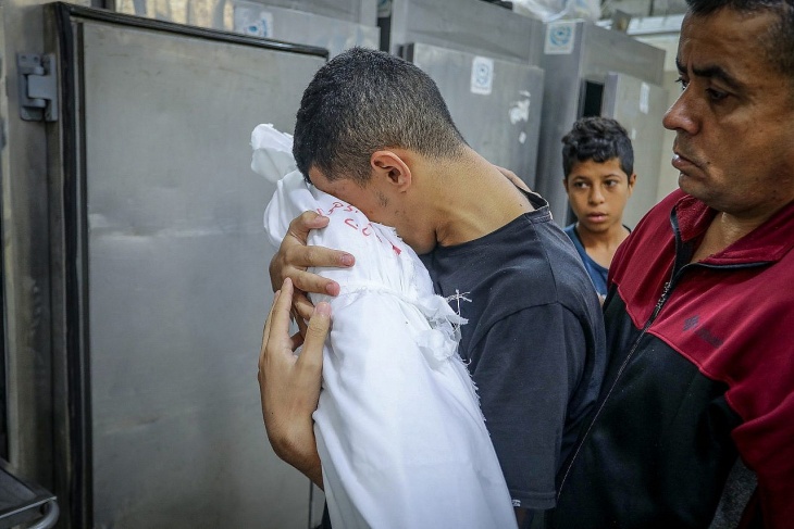 A child was killed in an occupation bombing of the Al-Zaytoun neighborhood in Gaza
