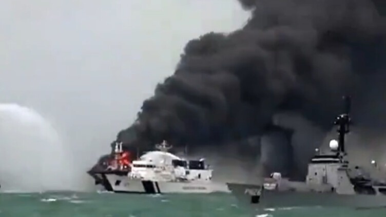 British Maritime Authority: A ship targeted by the Houthis two days ago burns and sinks