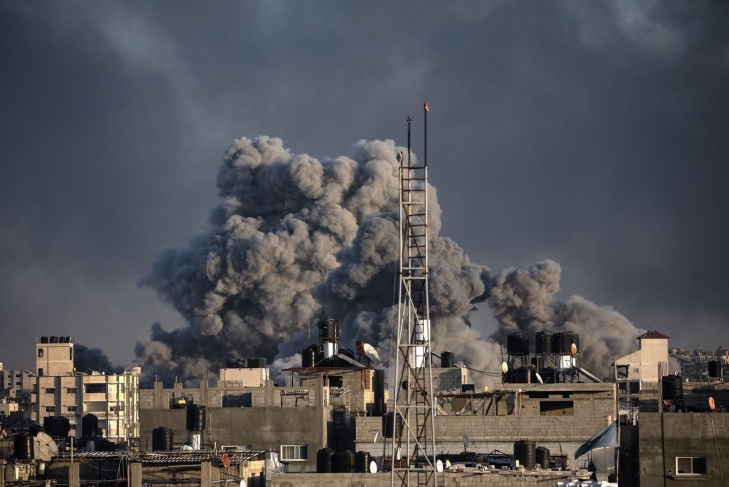 Intensive raids on Gaza City