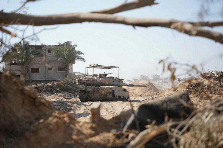 Al-Qassam: We targeted two Merkava 4 tanks in the western camp area of ​​Rafah city