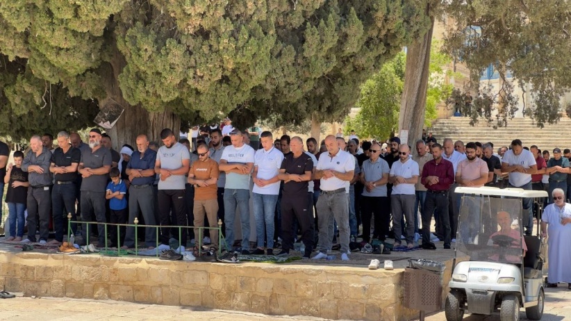 Continuous ban.. 30 thousand worshipers perform Friday prayers in Al-Aqsa