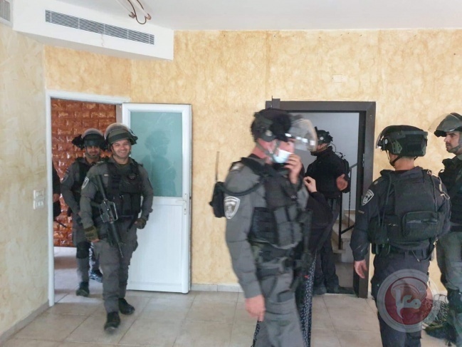 The occupation hands the family of the martyr Moamen Masalmeh an order to demolish their house