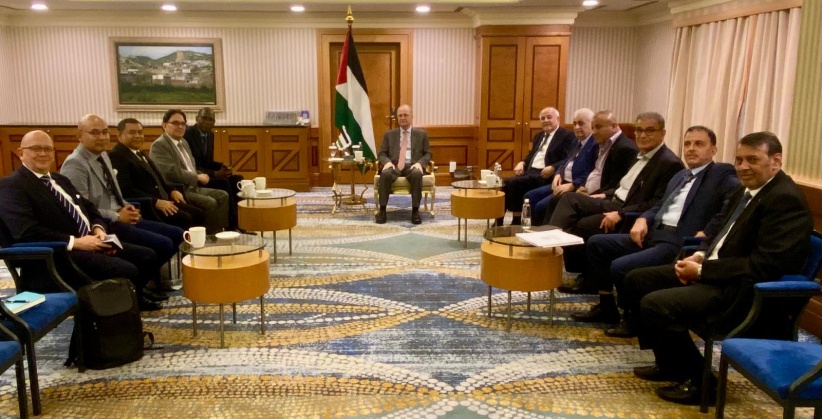 رئيس الوزراء يجتمع بوفد لجنة فلسطين الأممية بجدة