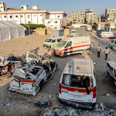 الهلال الأحمر الفلسطيني: توقف جميع مركبات الإسعاف شمال غزة