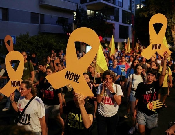 Protesters block main Tel Aviv street to demand prisoner swap deal