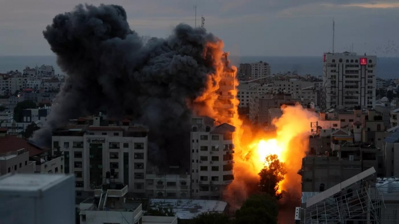 Martyrs and wounded in the bombing of a house east of Gaza