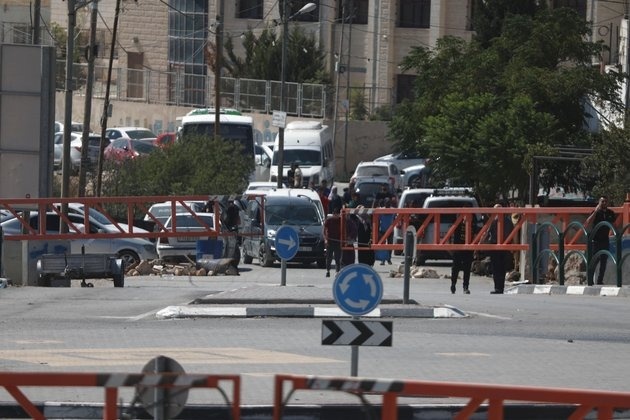 The occupation forces assaulted a young man, arrested him, and suffocated two citizens in Hebron