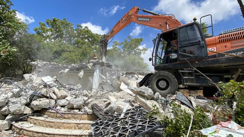 In preparation for land confiscation - the occupation forces the Alian family to demolish their home in Beit Safafa