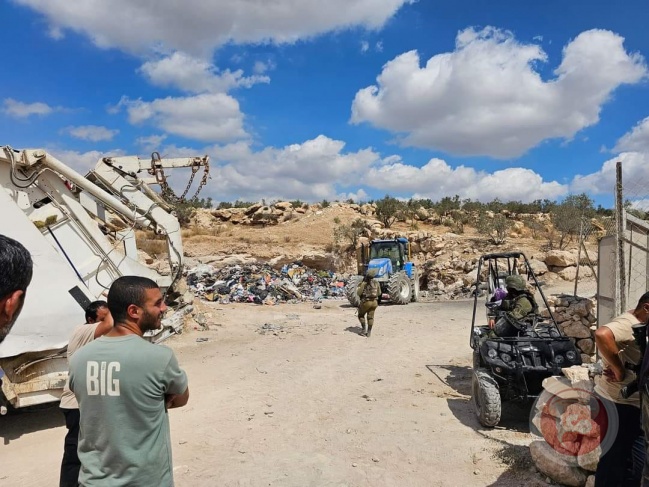 The occupation confiscates a garbage truck and a tractor belonging to the Idhna Municipality