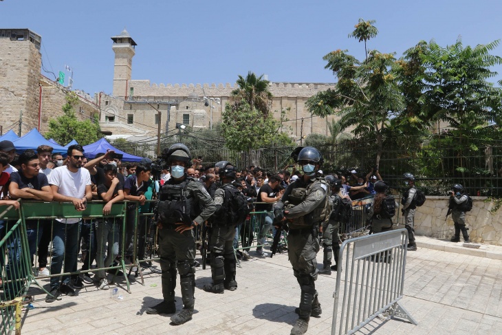 The occupation prevents the Friday call to prayer from the Ibrahimi Mosque