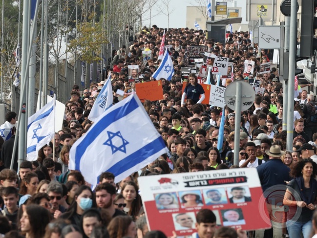 Dozens of Israelis demonstrate to demand prisoner swap deal