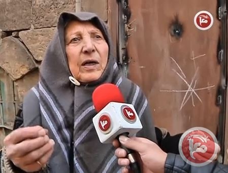 الاحتلال يغلق منزل مسنة بالخليل بذريعة انه يهدد امن مستوطنيه