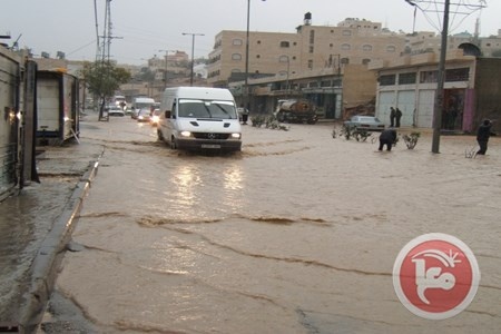 الامطار تغمر منازلا ومحلات تجارية في محافظة جنين