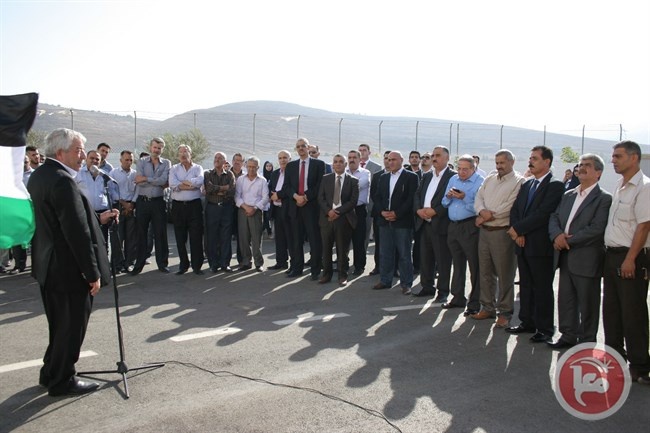 نابلس: رفع العلم الفلسطيني على أكبر مصنع للأدوية بفلسطين