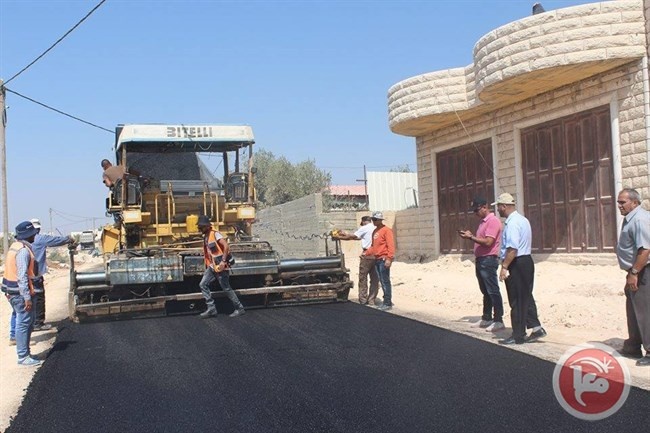 بلدية يطا تبدأ تعبيد شوارع داخلية