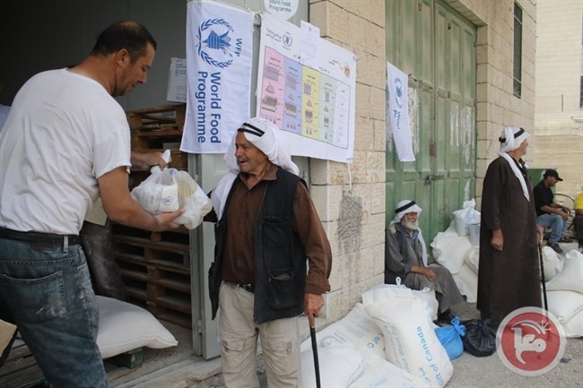 الشاعر في زيارة لبدو الجهالين بجبل البابا