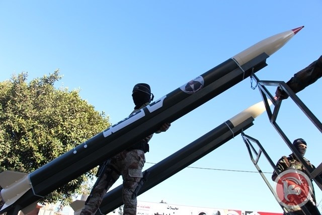 &lt;div&gt;صورة وتعليق: &lt;/div&gt;ألوية الناصر تستعرض صاروخ &quot;A -AT&quot; بعرض عسكري في غزة
